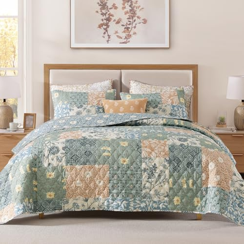 CASAAGUSTO King Size Quilt Set - 3 Pieces Patchwork Green Quilt Bedding Set, Lightweight King Bedspread Coverlet, Reversible Floral Bed Cover for All Seasons (106x94, 1 Quilt + 2 Pillow Shams)