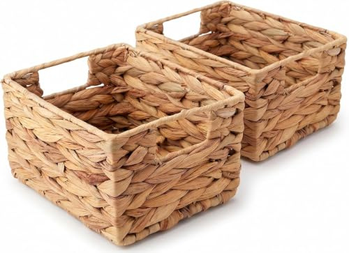 2er Set Aufbewahrungskorb aus Wasserhyazinthe – Rechteckiger Flechtkorb mit Griffen – Kleiner Regalkorb handgeflochten & stabil – Natur Deko-Korb für Bad, Küche & Regal (22 x 19 x 13 cm)