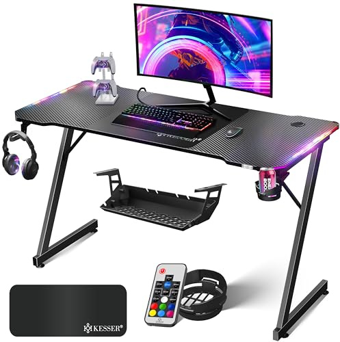 KESSER® Mesa Gaming | 140 x 60 cm | Incl. LED | Escritorio para Gamer en Forma de Z | Soporte para Auriculares | Mesa ergonómica para Ordenador | Incl. Alfombrilla de ratón y Soporte