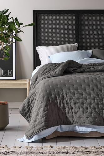 JOTEX Tagesdecke Calm - Oeko Tex® Standard 100 Zertifiziert Bettüberwurf aus hochwertigem Polyester – Dunkel Grau, 150 x 250 cm
