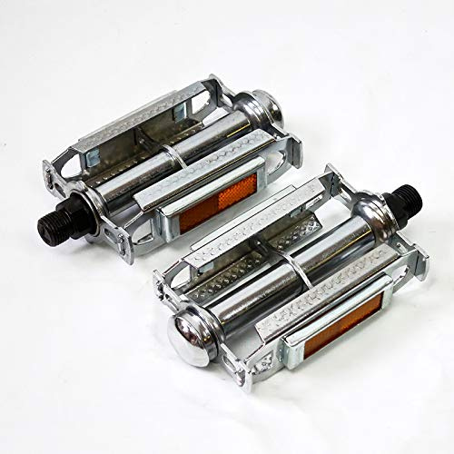 Metal pedals with reflector in vintage retro classic style