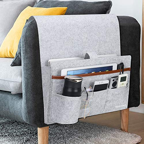 Betoores Armlehne Organizer für Sofa Couch, Stuhl, Sessel, rutschfeste TV-Fernbedienungshalter mit 5 Taschen für Zeitschriften, Bücher, Handy, iPad - Hellgrau