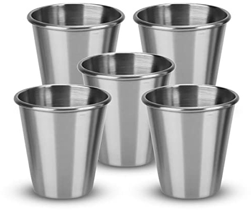 Intirilife 5X gobelets empilables en Acier Inoxydable en 65 ML - Camping Outdoor Verre gobelet à spiritueuxr, Verre à spiritueux- réutilisable, incassable BAP-Frei pour Restaurant Bistro et Bar