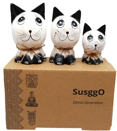 SusggO-Set mit 3 Katzen aus Holz. Handgemachte Figuren, dekorative Katzen, Dekoration, handgeschnitzte Glückskatze, Ornament, Möbel (Weiß, abgenutzt, Details Schwarz GBN)