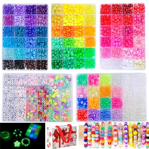SJZWSD 5 lådor Armbandstillverkningssats Ponnypärlor, 6x9mm Kandi Rave Pärlor & Hårpärlor Set med UV Färgbyte, Lyser i Mörket, Krom & Alfabetböcker för Vänskapssmycken Gör-det-själv Hantverk
