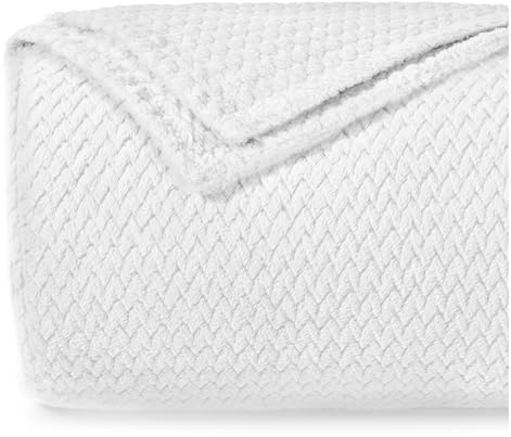 Dreamzie - Kuscheldecke 150x200 cm - Flauschig Fleecedecke Mikrofaser 100% Polyester 260gsm - Decke Sofa mit Fischgrätmuster und weicher Haptik - Weiß