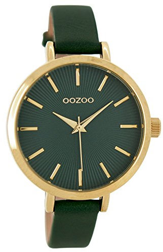 OOZOO Timepieces Damen- Armbanduhr in dunkelgrün. Diese Damenuhr hat EIN grünes Zifferbaltt mit goldenen Zeigern und Indexen. kleine Uhr ist perfet für Damen mit schmalem Handgelenk.