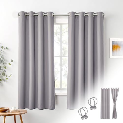 Cozyor Verdunklungsvorhänge Gardinen 2er Set mit Magnet-Raffhalter Thermogardine gegen Kälte, verdunkelnd, hellgrau Moonlight, Gardine mit Ösen, 175x135 cm
