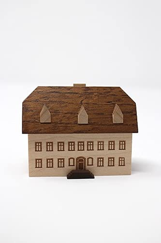 Rudolphs Schatzkiste Miniaturhaus Schule Seiffen Bedruckt BxH 5 x 6 cm NEU Holzhaus Holztier Blumenkinder Miniaturfiguren Figuren Seiffen Frühling Erzgebirge Holzfigur Weihnachten Fensterschmuck