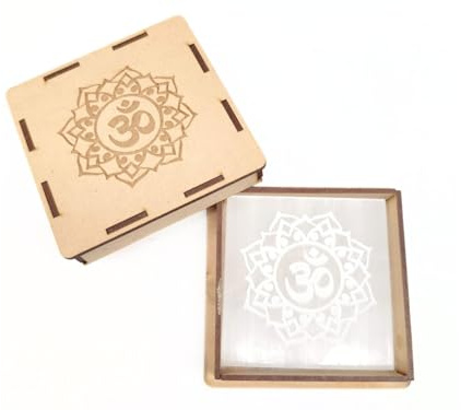 Prajet - Plato cuadrado de selenita para curación energética y meditación | Placa de carga de cristal | Decoración espiritual del hogar | Para manchar, curar y recargar cristales (OM)