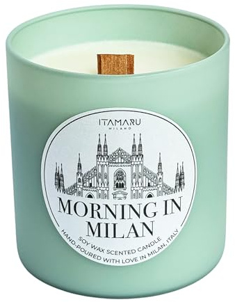 ITAMARU – Candela Profumata Artigianale Morning In Milan, in Cera di Soia 100%, con Stoppino in Legno, Vetro Verde Acqua, 270g – Handmade in Italia | Regalo per Lei | Regalo per Lui