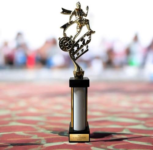 eberix · Laufsport Pokal · mit Wunschgravur · Trophäe mit weißer Glanzsäule · Siegerpokal für Laufwettkampf · Volkslauf · Sportfest Vereinsmeisterschaft · personalisierbar ·