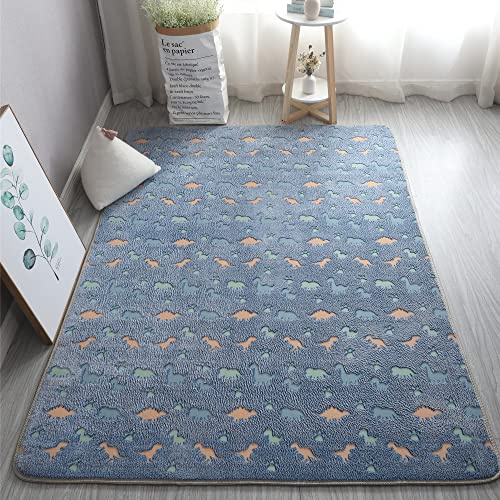 XMwike - Tappeto luminoso fosforescente, per bambini, antiscivolo, per camera da letto e salotto, motivo dinosauri su sfondo scuro, 120 x 60 cm