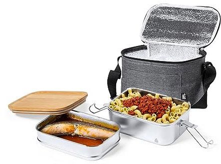 Confezione da 940 ml di capacità + borsa per il trasporto, realizzata in acciaio inox riciclato. Due scomparti da 340 ml e 600 ml, con coperchio ermetico in bambù e chiusure di sicurezza