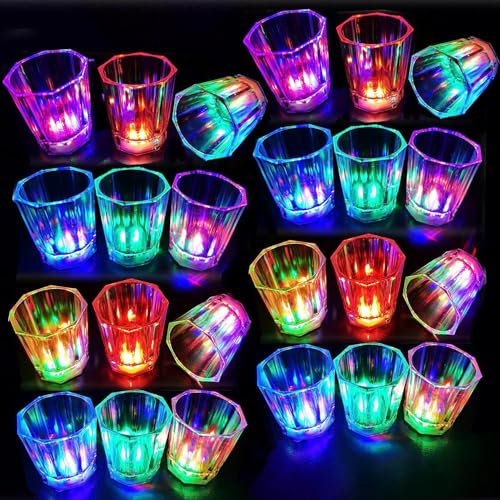 Schnapsgläser Leuchtende Plastik 24Pcs Neon Party Lustig Shotgläser mit Untersetzer Led Glow in the Dark Pinchengläser für Karneval Geburtstag deko Shotbecher Geschenke Silvester Weihnachts