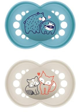 MAM Original Schnuller im 2er-Set, zahnfreundlicher Baby Schnuller aus nachhaltigen & bio-erneuerbaren Materialien, Sauger aus MAM SkinSoft Silikon, mit Schnullerbox, 6-16 Monate, Bär/Fuchs