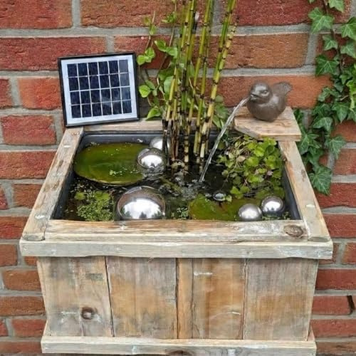 Miniteich Komplettset - Holz-Pflanzkasten Wasserspeier Spatz - Solarpumpe | Spatz aus Gusseisen inklusive Solar-Pumpe und 6er Set Edelstahl Schwimmkugeln - Balkonteich Wassergarten Set