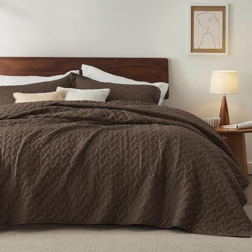 Bedsure Quilts Queen Size - Lightweight Bedspreads Queen Size with Basket Weave Pattern, Soft Quilt Bedding Set, Brown Comforter Set Coverlet for All Seasons with 2 Pillow Shams (90 x 96)
