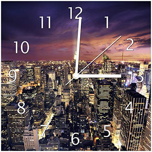Wallario Design-Wanduhr New York bei Nacht - Panoramablick über die Stadt aus Glas, Motiv-Uhr Größe 30 x 30 cm, weiße Zeiger