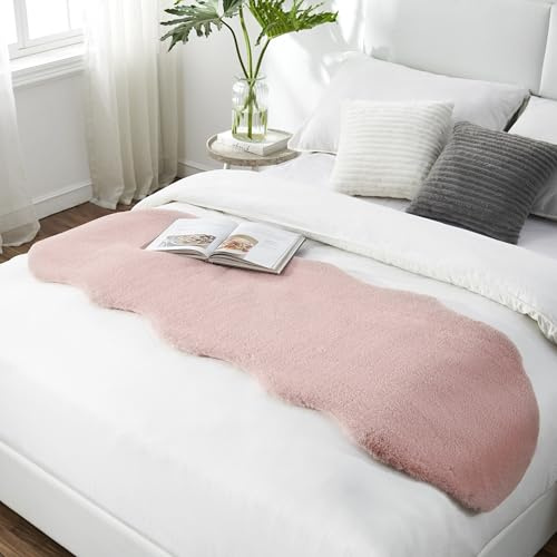 Kunst-Fell-Teppich Kurzflor | Flauschiger Teppich-Läufer für Schlafzimmer, Wohnzimmer oder als Kinderzimmer Deko | rutschfest und waschbar in Waschmaschine | Rosa - Fell 55x160cm