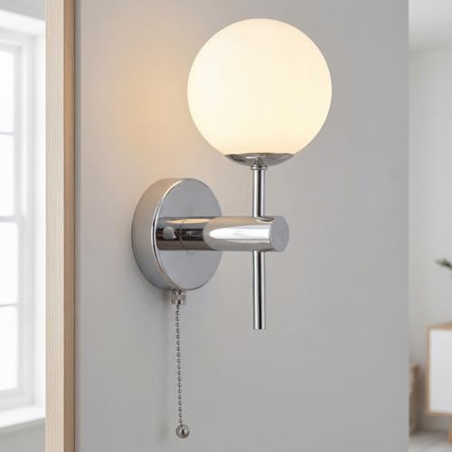 Licht-Erlebnisse Wandleuchte Bad mit Schalter IP44 Chrom Weiß G9, satiniertes Glas Kugelschirm, blendarm, gemütlich, H:21 cm, Spiegelleuchte, Badezimmer Wandlampe