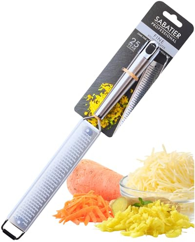Sabatier - Rallador de cocina profesional con grabado fino, 35,6 x 3,2 cm, acero inoxidable, con protector de cuchillas y mango ergonómico, perfecto para limón, queso duro, nuez moscada y ajo. Apto