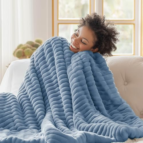 BEDSURE Kuscheldecke 150x200 Zimmer Deko - Tagesdecke, Himmelblau | Geschenke für Frauen, Weich Sofadecke & Wolldecke, Warme Grobe Korddecke für Couch, Schlafzimmer & Wohnzimmer,Waschbar