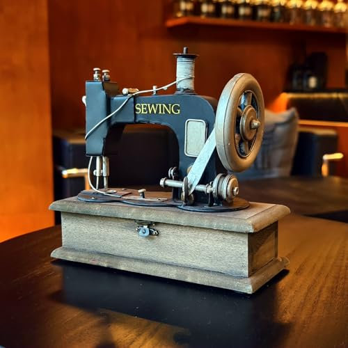 TRABEATOGA Große Vintage Eisen Zinn Nähmaschine Modell Tin Design mit Eisen 70er 80er Jahre Schneiderarbeit Retro Nostalgische Dekor für Kleidung Shop Cafe Schreibtisch Fenster Geschäft Foto