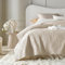 ROOM99 Feel Élégant Dessus de lit Moderne 200 x 220 cm 2 Personnes matelassé idéal comme jeté de canapé ou Couvre-lit Velours Velvet Crème