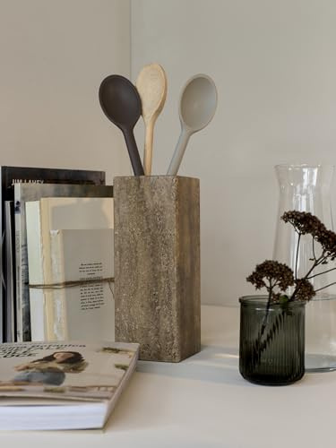 FacciamoCASA Vaso medio in Marmo Naturale 9 x 9 x h. 24 cm – Vaso Artigianale Made in Italy – Contenitore Decorativo Multifunzionale – Oggetto da Tavola Elegante e Sostenibile (Travertino Noce)
