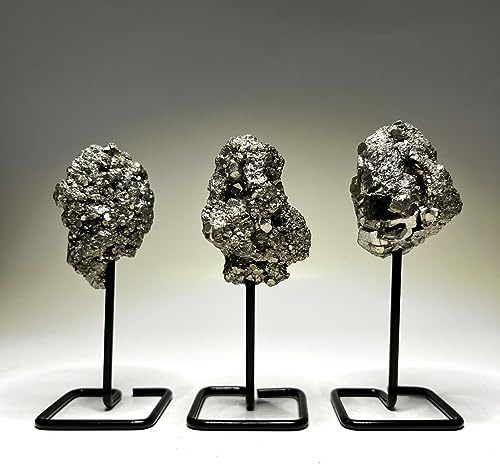 Naturlig pyrit kristallkluster på metallstativ Peru pyrit geod kluster rå pyrit grov pyrit idiot guld kristall mineralprov hem kontor dekor gåva