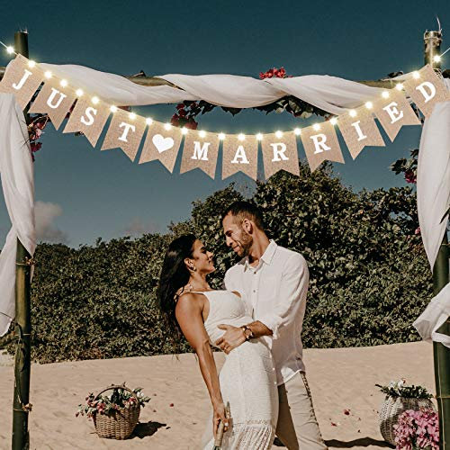 Banner de Arpillera de Just Married Bandera de Empavesado de Boda con Cadena de Luces LED de Hadas de 8 Modos de Parpadeo, Guirnalda de Letreros Colgantes Banderín de Fondo