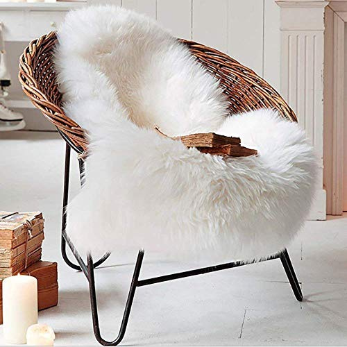 QINGLOU Faux Lammfell Schaffell Teppich, Wohnzimmer Schlafzimmer Kinderzimmer/Als Faux Bett-Vorleger oder Matte für Stuhl Sofa (Weiß, 50 X 80 cm)