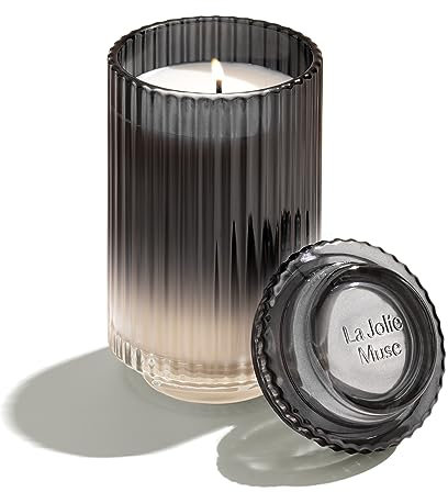 LA JOLIE MUSE Dunkle Beeren & Bergamotte Duftkerze, Große Glaskerzen für Zuhause, Sojakerze als Geschenk und als Dekoration, 120 Stunden Brenndauer, 538g.