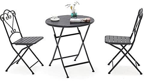 EIN 3-teiliges Set aus Bistrotischen und -stühlen, Klapptischen und -stühlen, einem Terrassenmöbelset aus Holz, einem dreiteiligen faltbaren Balkontisch- und -stuhlset
