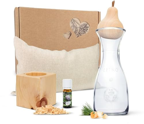 ZirbenErlebnis Geschenksbox #2: Zirbenkissen (17x29cm), Zirbenwürfel-Set, Zirbenbirne + 1L Misura-Karaffe