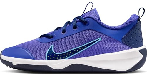 Nike Omni Multi-Court äldre barn inomhussko, Persian Violet Blue Void Volt University Blue, 36 EU