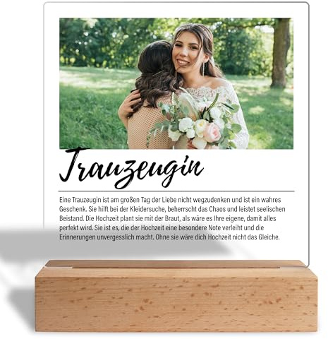 True Statements Personalisiertes Foto-Geschenk für Trauzeugin „Definition“ - Acrylaufsteller mit eigenem Bild, Geschenke für Frauen Männer sie ihn - Acrylglas inkl. Holzsockel - 15x18 cm