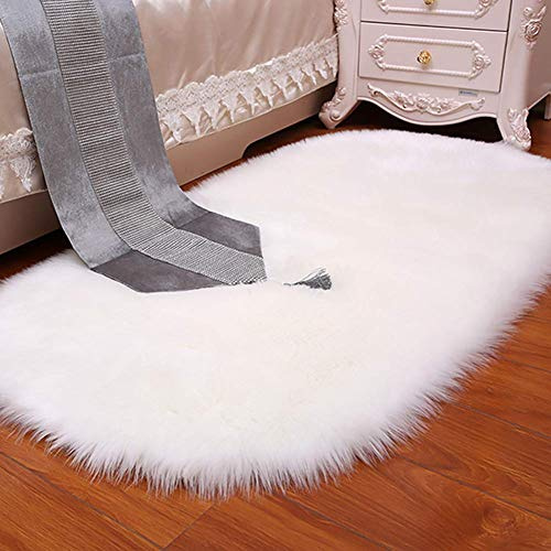 Tappeto morbido in finta pelle di pecora, colore bianco, tappeto peloso per camera da letto e soggiorno, copridivano 80 x 160 cm, comodo tappetino peloso per comfort e stile