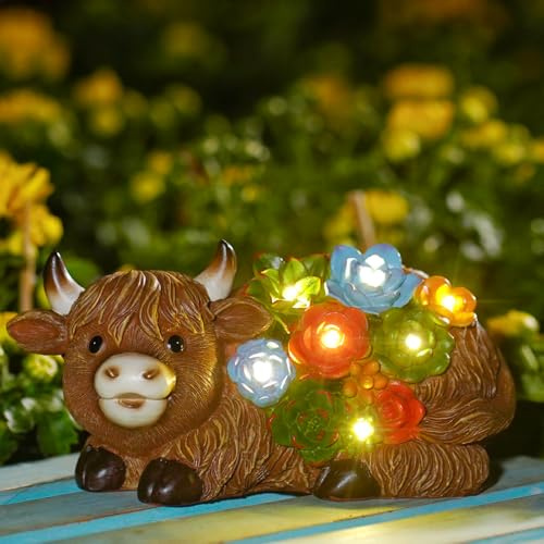 Goodeco Estatua solar de vaca suculenta de las tierras altas, escultura de resina inspirada en la naturaleza, adornos al aire libre y regalo único de jardinería, color marrón