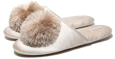 GHAKKE Pantuflas Elegantes De Satén con Punta Cerrada para Mujer Pantuflas De Casa Cómodas con Bola De Pelo Sintético Esponjosa Sandalias Planas Ligeras Y Antideslizantes(Champagne,36/37 EU)