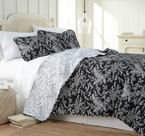 Southshore Fine Living, Inc. Black Quilt Queen Size, Oversized Quilt Bedding Set, Reversible Bed Ensemble, Floral Coverlet, Printed Bedspread 3-Piece with Two Matching Pillow Shams, Full/Queen, Black