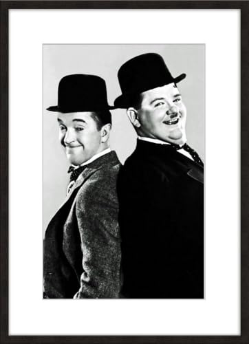 artissimo gerahmtes Poster 50x70 cm Laurel & Hardy PE6577-SC – Schwarz-Weiß Bild mit Rahmen, Kunstdruck mit Passepartout, Hollywood Stars Wandbild Vintage Hochformat