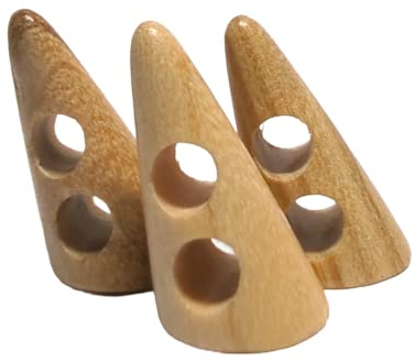BOTIBOTON - 12 natürliche Holzknöpfe für Mantel, Jacke, Nähzubehör oder Bastelarbeiten - 2 Modelle (Horn und Fass) - 4 Größen - naturfarben, zwei Löcher - Hergestellt und versandt aus Spanien
