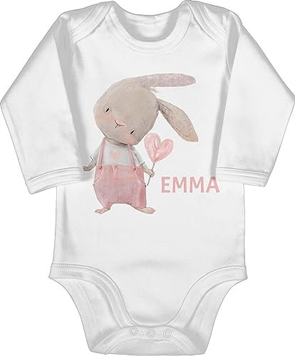 Baby Body langarm Junge - Süßer Hase Mädchen mit Name personalisiert I Häschen I Rabbit I Langohr I Süße Hasen - 3/6 Monate - Weiß - hasenmotiv emma ostern bunny osterhasen custom osterhase