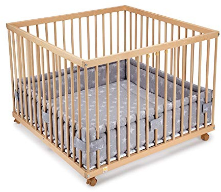 FabiMax Baby Laufgitter 100x100 Natur, stufenlos höhenverstellbar, mit Schlupfsprossen, Laufstall aus massivem Buchenholz (Weiße Sterne)