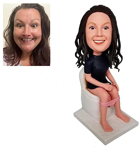 mydedor Custom Bobbleheads Figuren Humerous Frauen Sitzen auf Toilette Figur Customized Puppe Geburtstagsgeschenke für Mather, Handmade personalisierte Auto Geschenk für Mama Tante Boss
