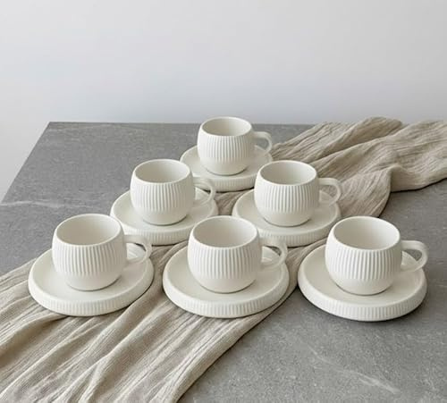 Générique Service à Café 12 Pièces Style Japandi – 6 Tasses Chubby 120ml & 6 Soucoupes en Porcelaine Texturée – Tasses à Expresso Design Moderne Blanc – Coffret Cadeau Élégant pour Amateurs de Café