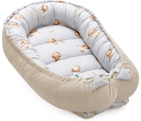 Pepi Babynest – Kuschelnest für Neugeborene – 100% Baumwolle & Velvet – OEKO-TEX Füllung – Handmade in Polen – Motiv: Grey Sleeping Teddy Bear Cappuccino