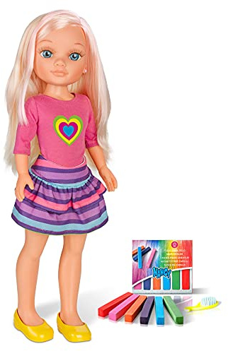 Nancy - Un día Haciendo mechas, Muñeca Rubia con Pelo Largo para Hacer Mechas y Peinados Creativos con Tizas de Colores, Accesorios Incluidos, Regalo para Niños y Niñas + 3 años, Famosa (700013865)